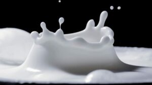 Cos'è il Colostro, il "primo latte" ricco di fattori immunitari che sostiene le difese immunitarie