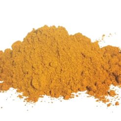 Dettaglio macro del Curry in polvere Fitosofia: miscela omogenea color oro intenso. Formulazione 100% naturale e priva di additivi a base di 14 spezie pure.
